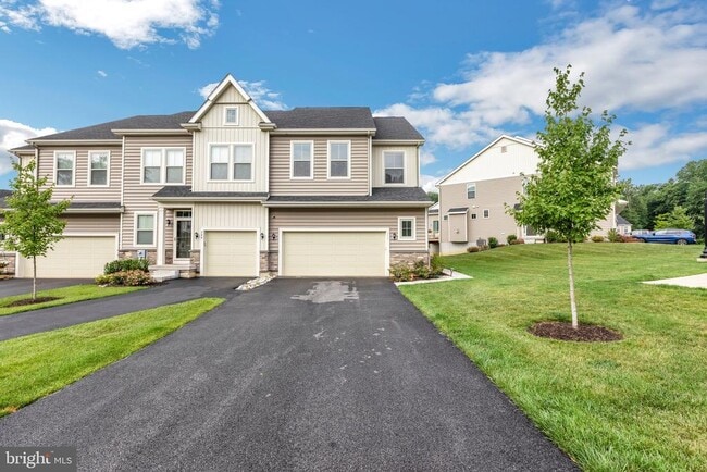 Building Photo - 250 Kestrel Ct