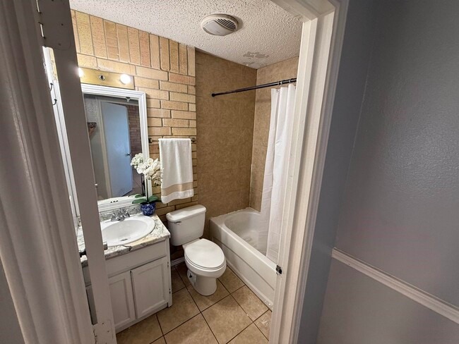 Building Photo - 311 Soria Dr