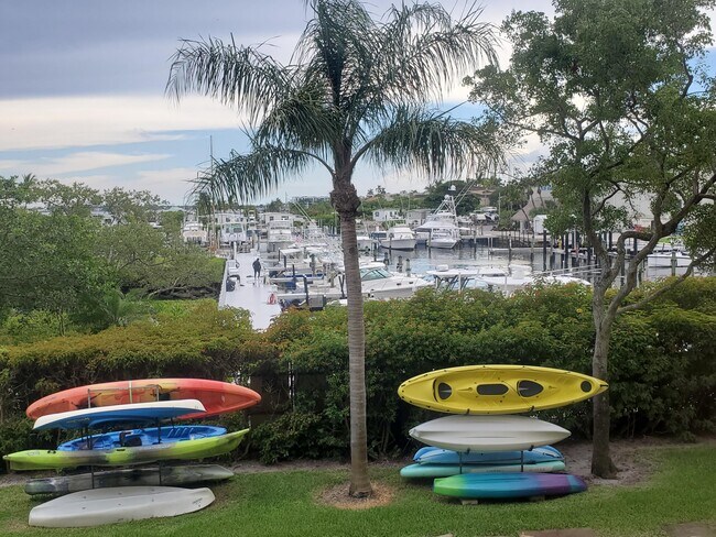 Building Photo - 1000 Scotia Dr