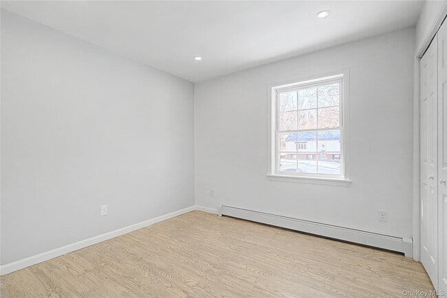 Building Photo - 25 Clinton St