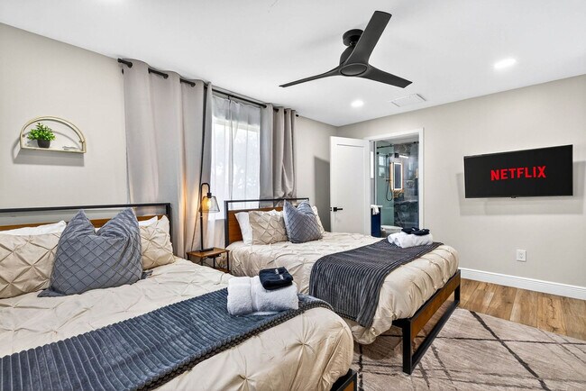 Building Photo - 319 Brentwood Dr