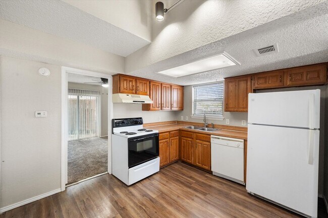 Building Photo - 311 Kings Way Dr