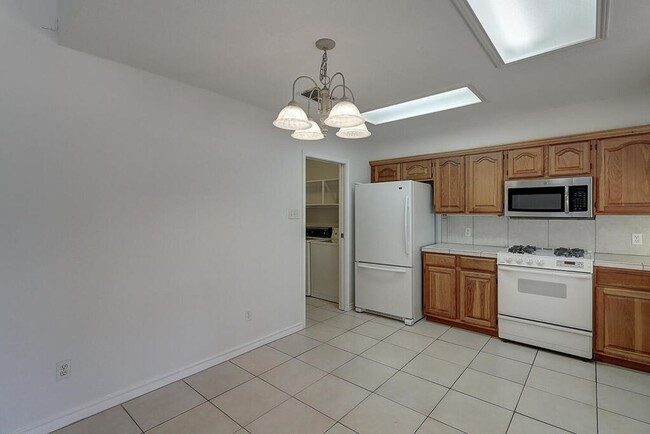 Building Photo - 15321 Dasmarines - 3/bed 2/bath $2,099/mo