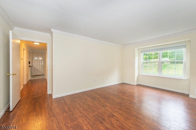 Building Photo - 603 Porter Way W