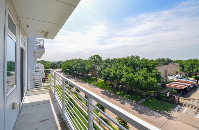 Building Photo - 6955 Turtlewood Dr