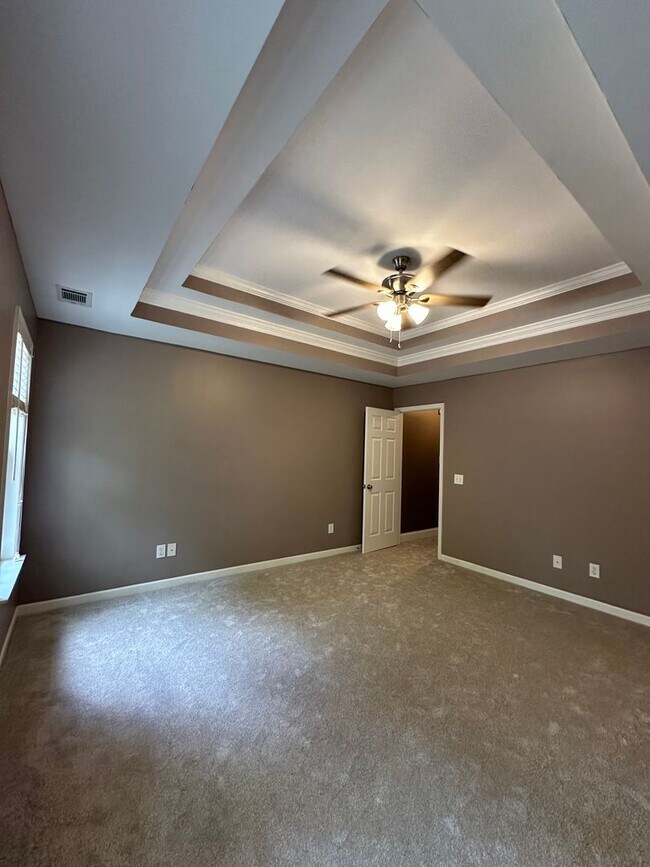 Building Photo - Move-In ready 3-bedroom 2-bathroom house on the Eastside