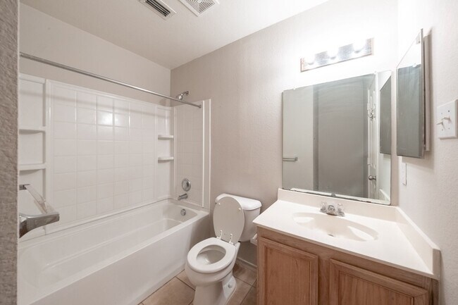 Building Photo - 520 Lewis Canyon Ln