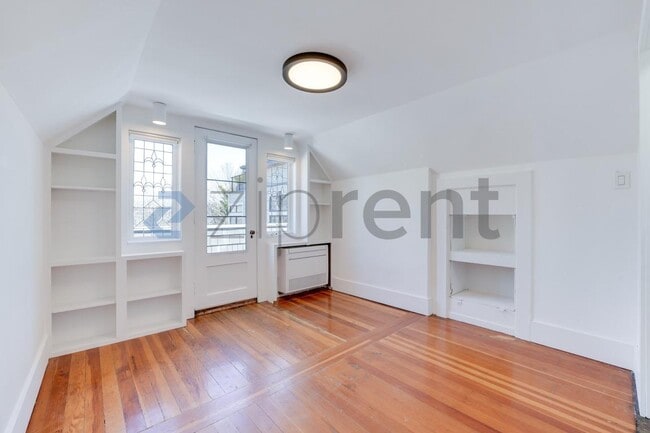 Building Photo - 2038 8th Ave N