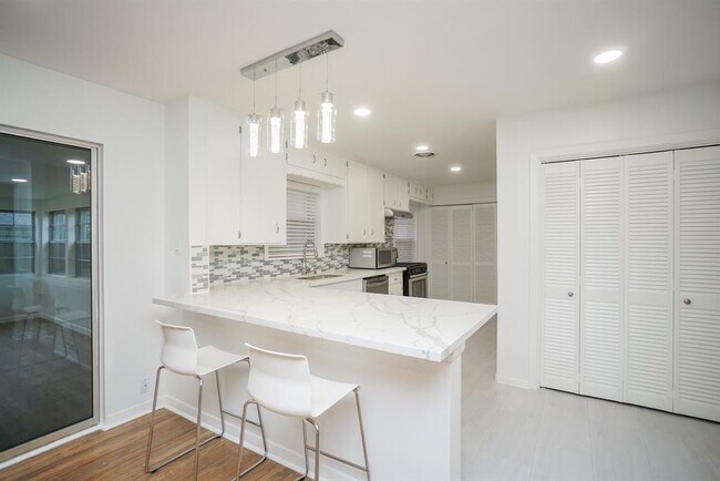 Building Photo - 4145 Sarong Dr
