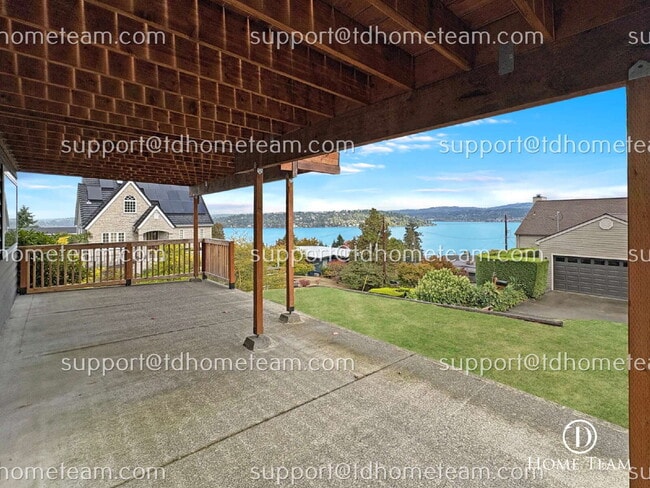 Building Photo - Bottom Unit Duplex with Private Patio and ...