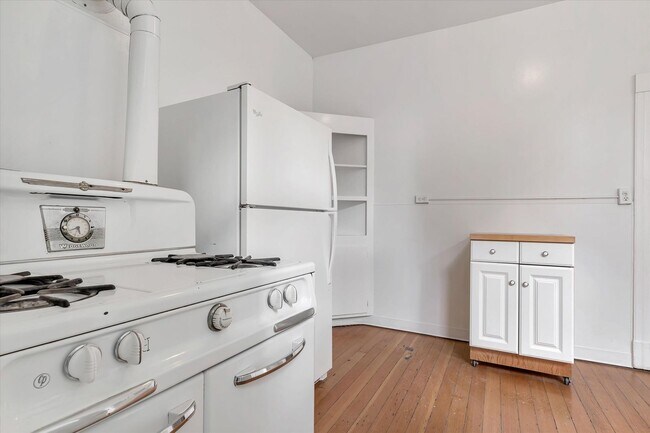 Building Photo - 1168 Church St