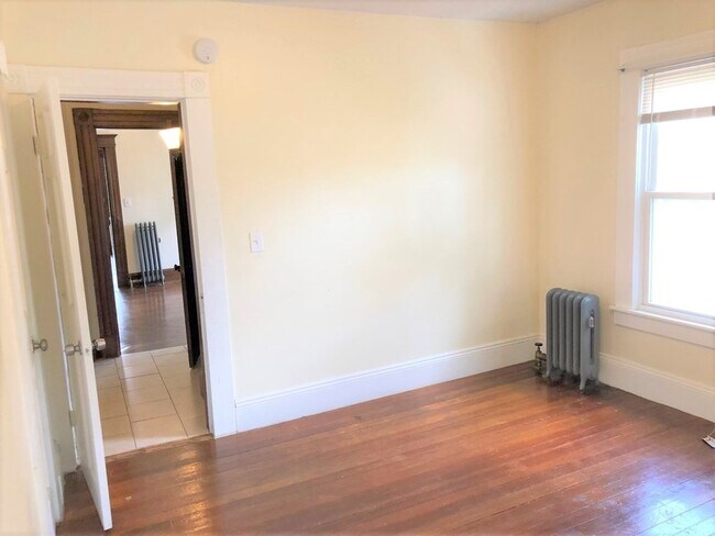 Building Photo - 17 Kenwood Terrace