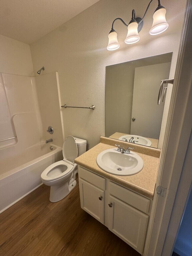 Building Photo - 172 Cloverbrook Dr