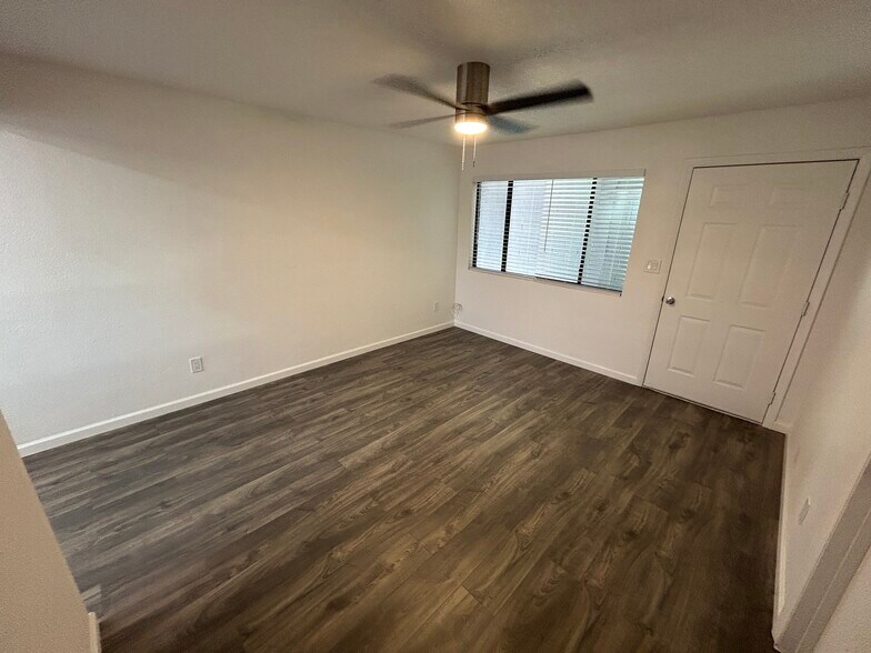 Building Photo - 2122 S Granada Dr