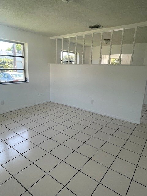 Building Photo - 106 NE 1st Ct