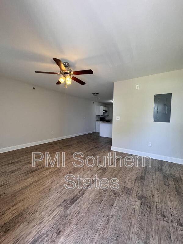 Building Photo - 200 Walnut Hill Dr