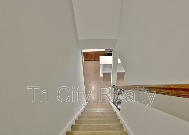 Building Photo - 504 Albertson Ave