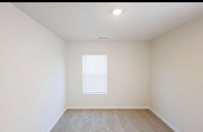 Building Photo - MOVE IN SPECIAL-Beautiful home available for rent