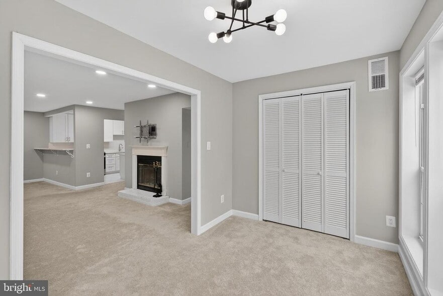 Building Photo - 10114 Oakton Terrace Rd