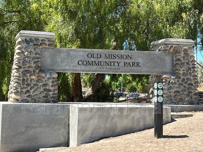 Building Photo - 600 Praderia Cir