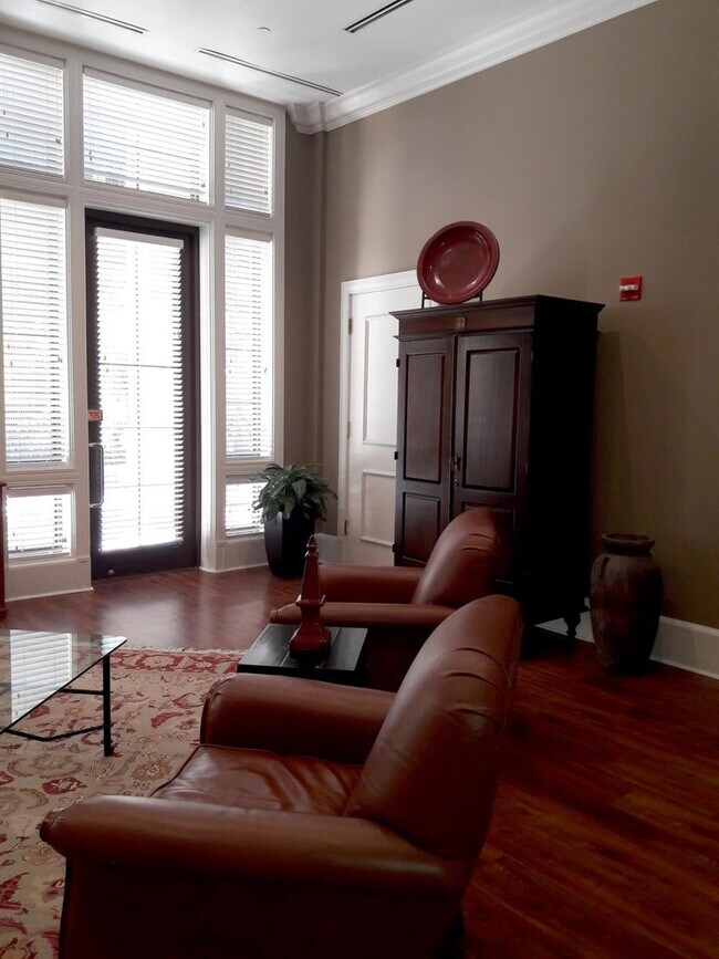 Building Photo - DOWNTOWN SARASOTA ANNUAL TURNKEY FURNISHED...