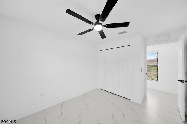 Building Photo - 4985 Fairway Ct