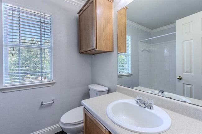 Building Photo - 824 Palo Duro Dr