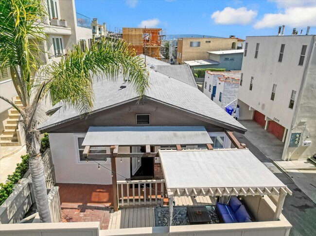 Building Photo - 218 25th Pl