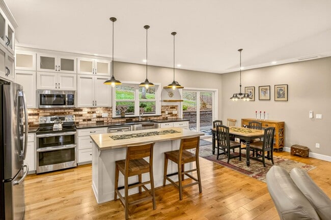 Building Photo - 860 Humbug Creek Rd