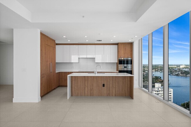 Building Photo - 151 N Seabreeze Blvd