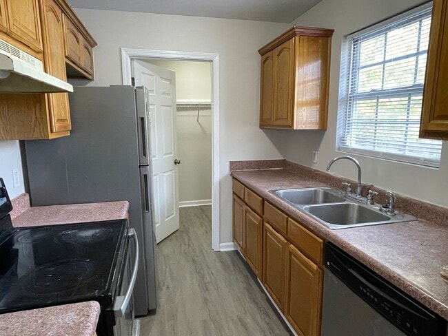 Building Photo - 1708 Underwood St