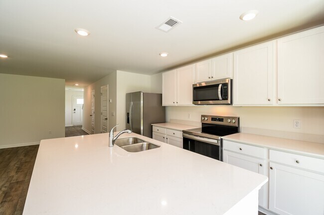 Building Photo - 102 Striker Rd