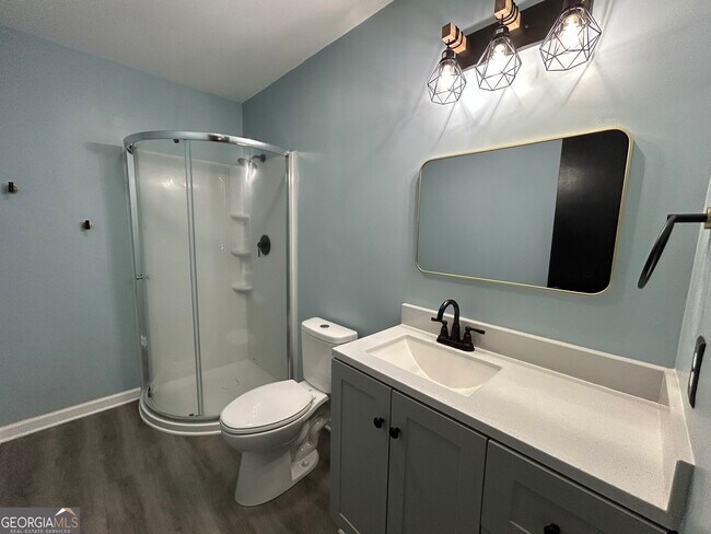 Building Photo - 3544 Lakeview Dr