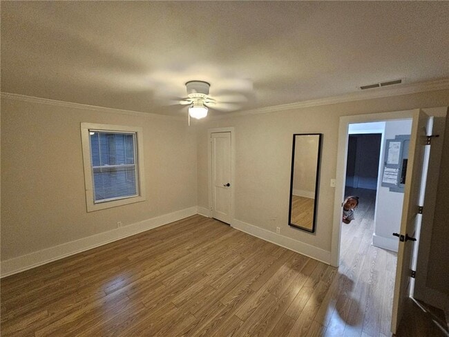 Building Photo - 1129 Graymont Dr SW