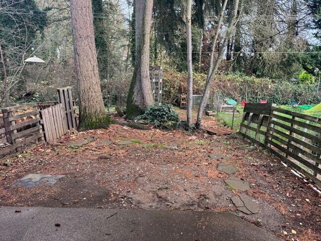 Building Photo - Stunning 2 Bed, 2.5 Bath Townhouse — Fully Renovated!