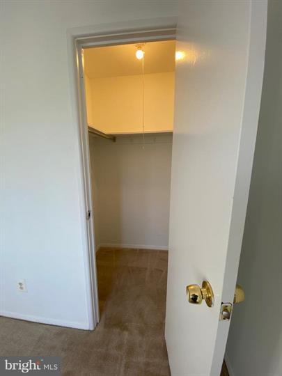 Building Photo - Spacious top-floor garden condo with updat...