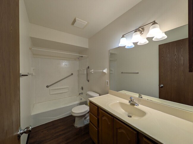 Building Photo - Trafalger Place Duplex