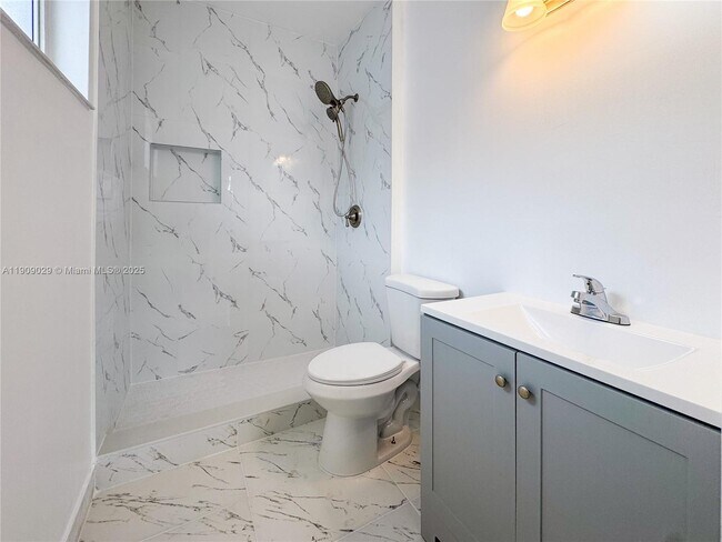 Building Photo - 1382 SE 11th Pl