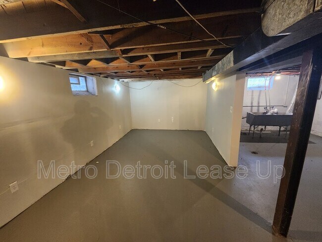 Building Photo - 10724 Whitehill St