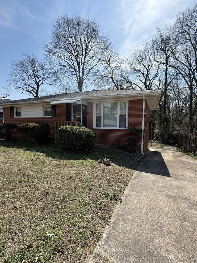 Building Photo - 828 Willow Pl