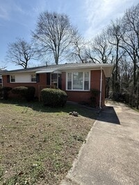 Building Photo - 828 Willow Pl