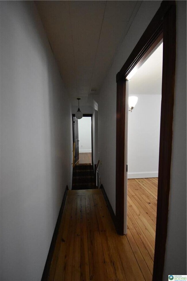 Building Photo - 204 N 9th St