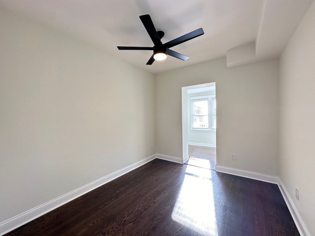 Building Photo - 3051 W Addison St