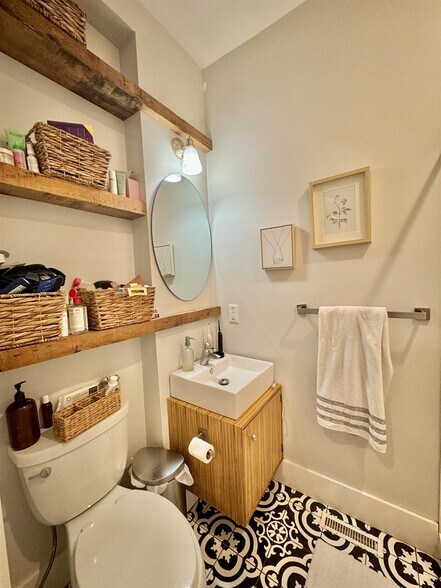 Building Photo - 75 Kinnaird St