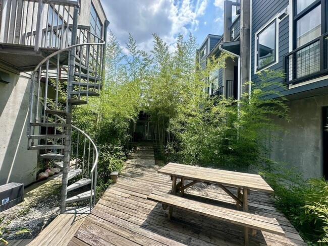 Building Photo - 2 Bed | 1.5 Bath | Starland