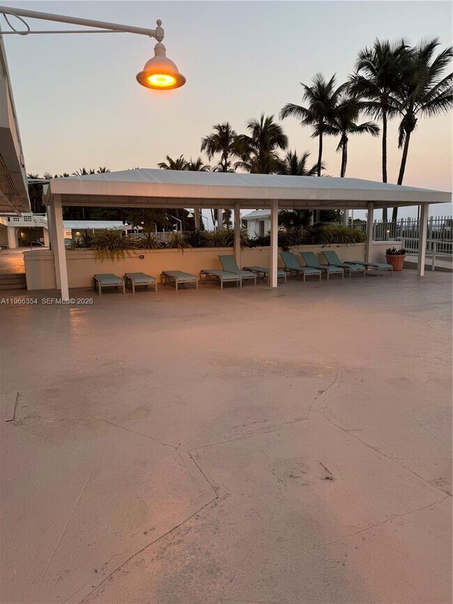 Building Photo - 2899 Collins Ave