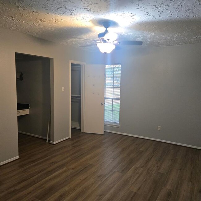 Building Photo - 11902 Scottsdale Dr