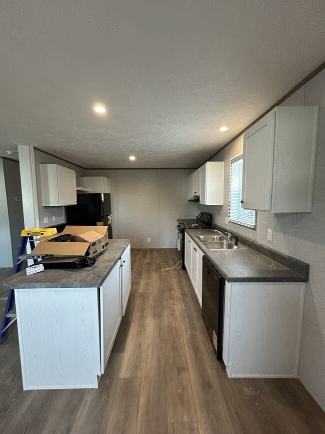 Building Photo - 111 Richie St