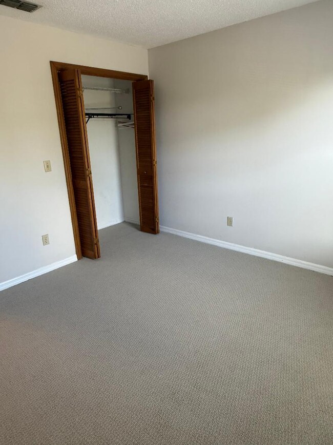 Building Photo - 13048 Village Chase Cir