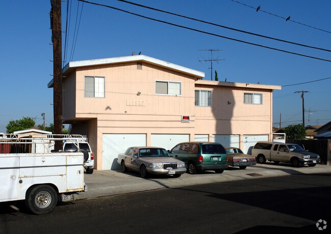 Building Photo - 11825 Manor Dr
